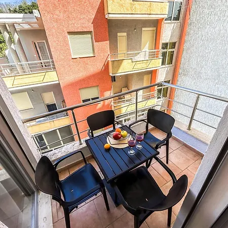 Apartment Wanted 673